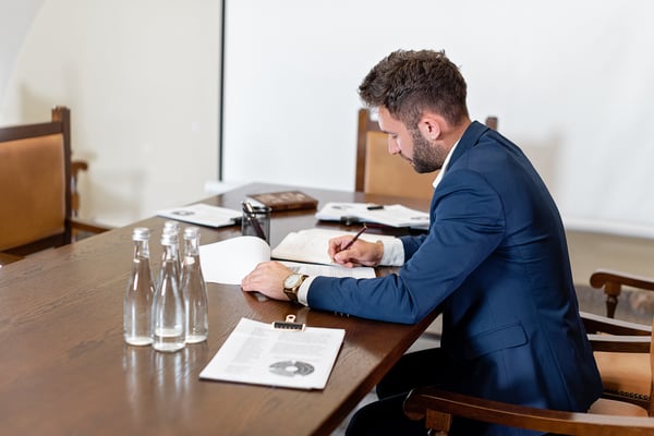 man-tie-office-work